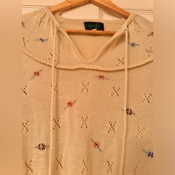 Cottage core bell sleeve sweater - Picture 5 of 7